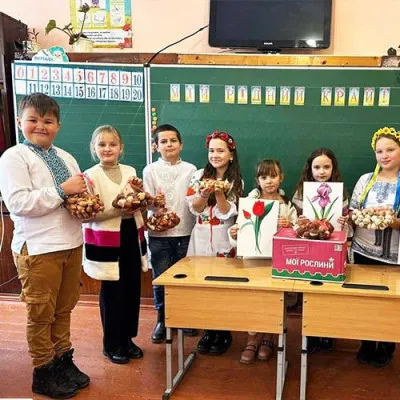 Благодійний внесок "Квіти для шкіл України" (Ви купуєте 3 гладіолуса, ми передаємо 20 грн на благодійний фонд) фото